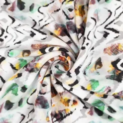 Bambusjersey med abstrakt dyreprint Trend white